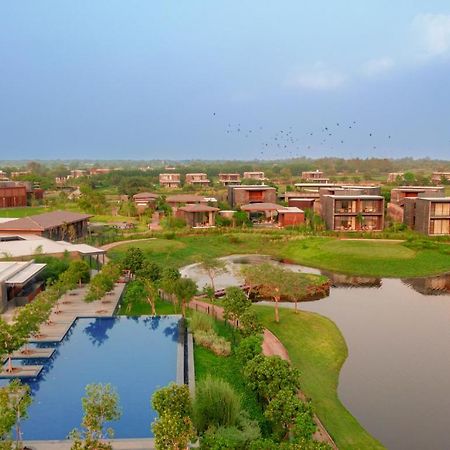 Mysa Zinc Journey By The Fern, Nani Devati Hotel Sanand Exterior photo