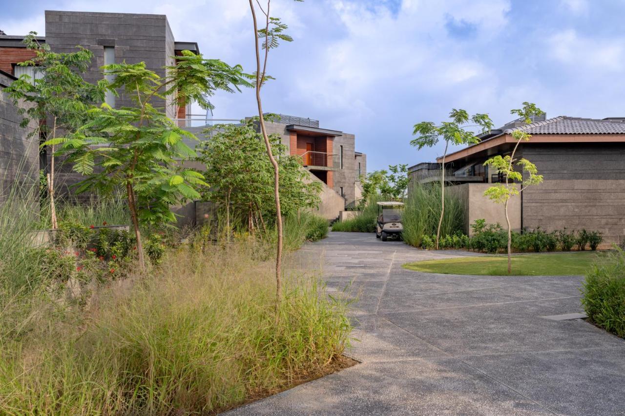 Mysa Zinc Journey By The Fern, Nani Devati Hotel Sanand Exterior photo