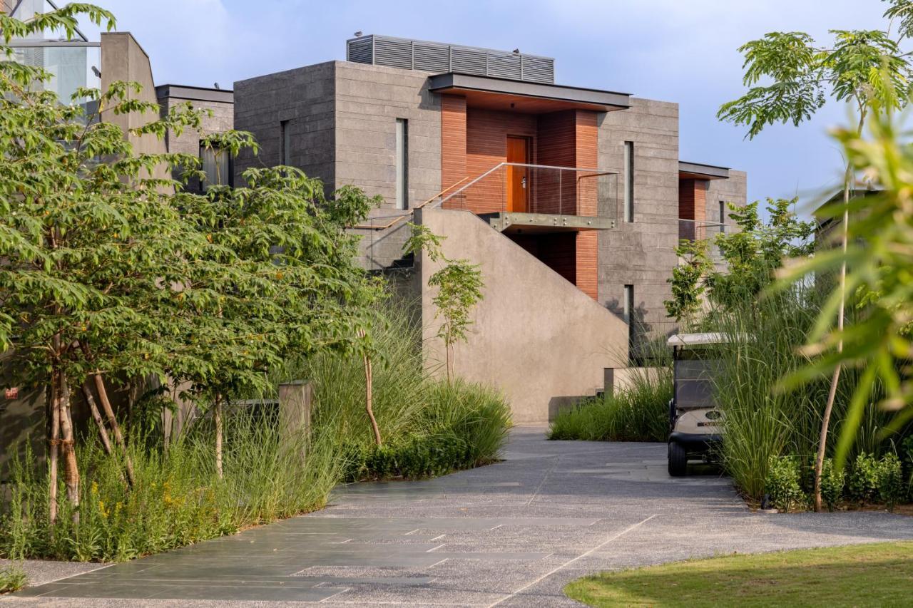Mysa Zinc Journey By The Fern, Nani Devati Hotel Sanand Exterior photo