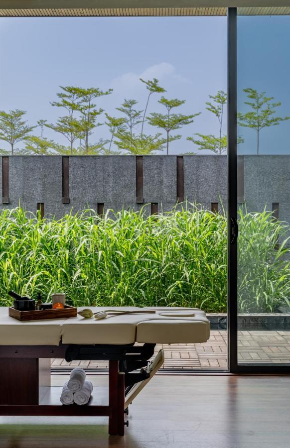 Mysa Zinc Journey By The Fern, Nani Devati Hotel Sanand Exterior photo