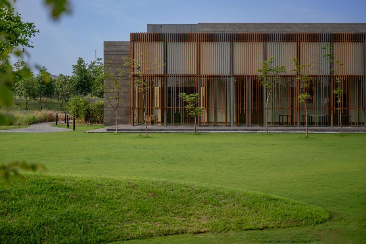 Mysa Zinc Journey By The Fern, Nani Devati Hotel Sanand Exterior photo