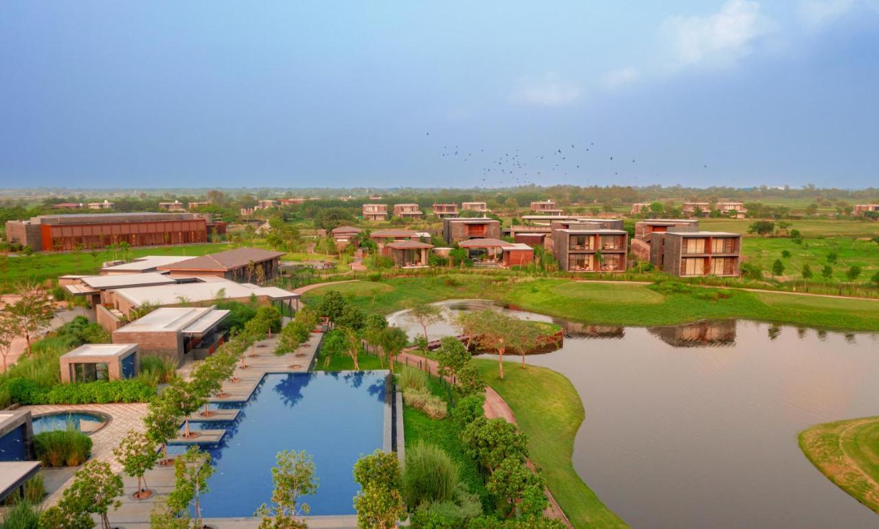 Mysa Zinc Journey By The Fern, Nani Devati Hotel Sanand Exterior photo