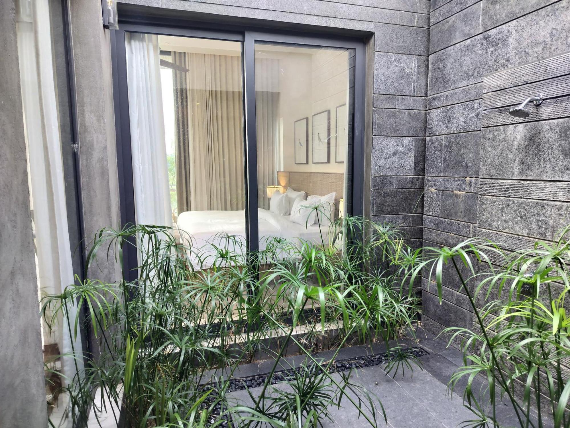 Mysa Zinc Journey By The Fern, Nani Devati Hotel Sanand Exterior photo